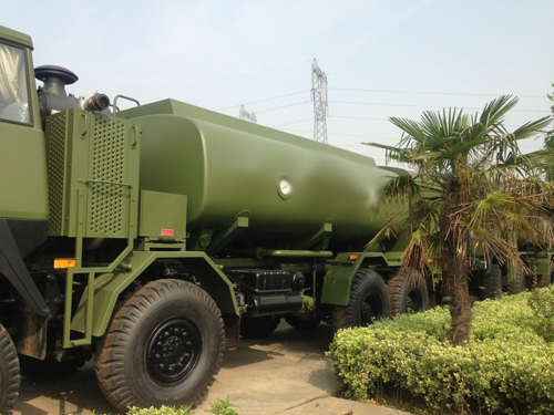 军用油罐车